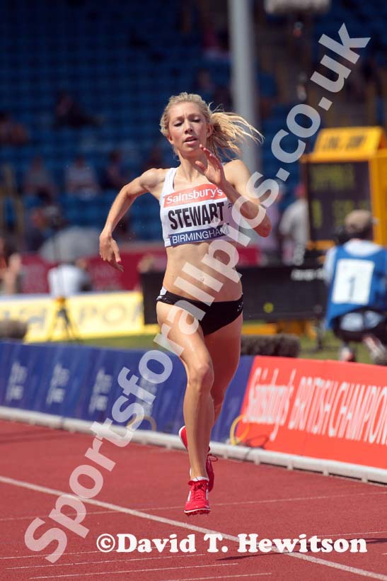 Emily Stewart (Edinburgh) finished 2nd in the 3000 metres steeplechase.